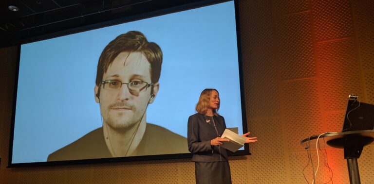 Edward Snowden, Elisif Elvinsdotter moderator